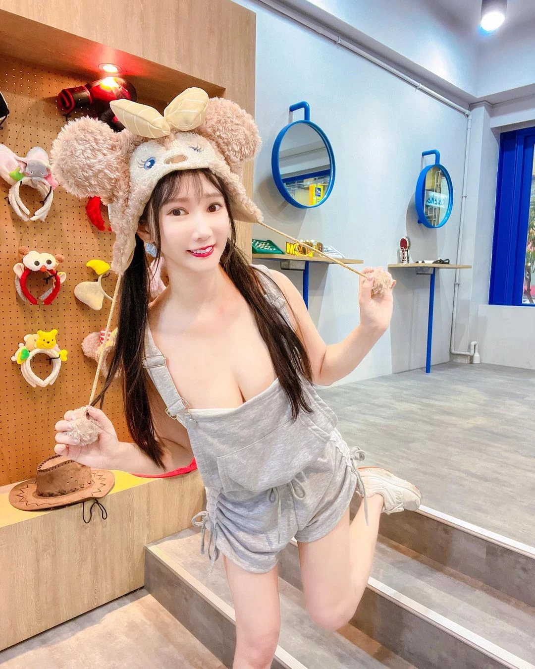 诱惑邻家型“Yvie又又”白皙曲线超完美！让人想入非非 [10P]